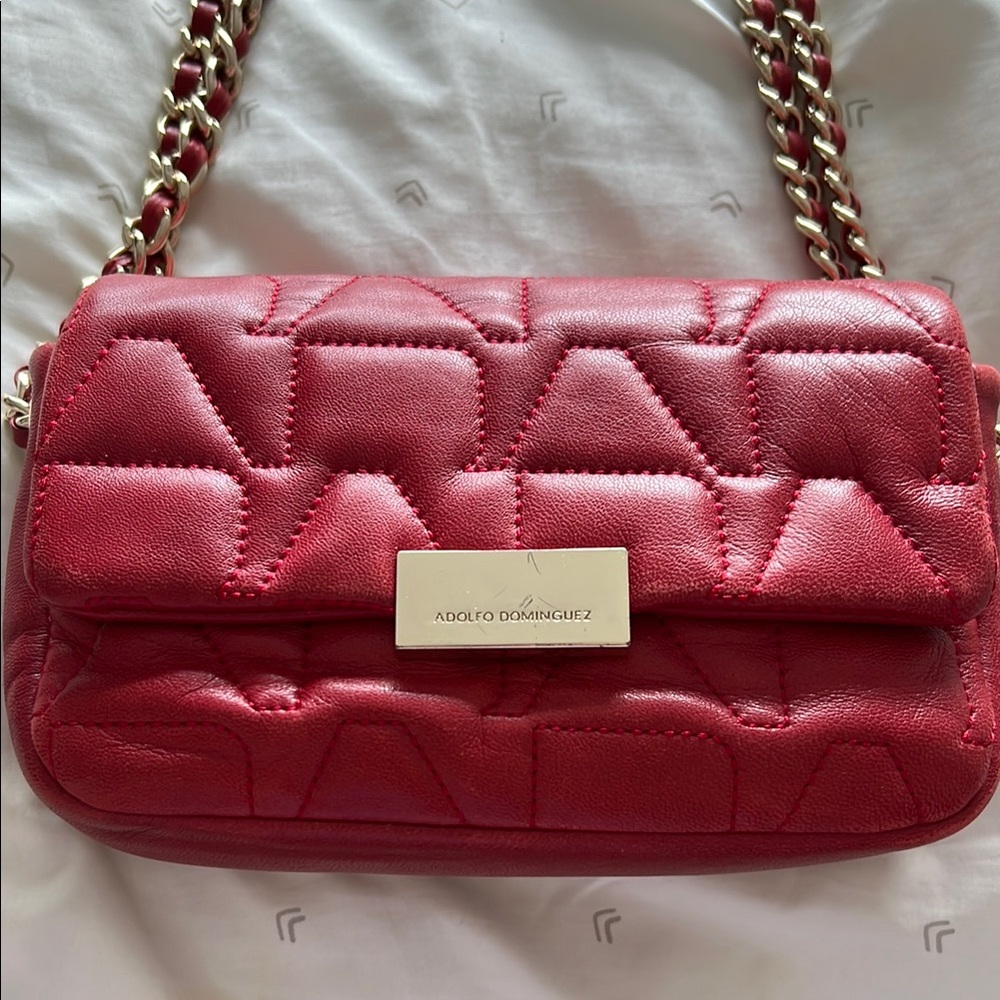 Adolfo Dominguez Red Crossbody Bag with Quilted Design and Gold Chain